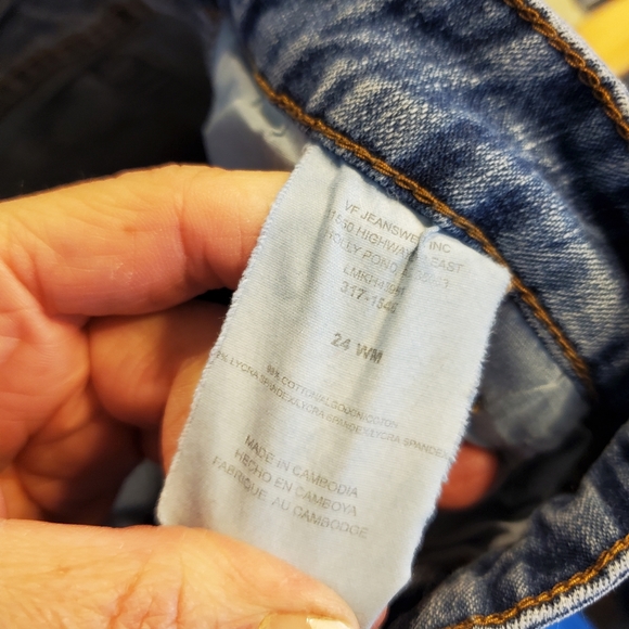 24w Lee capris - Picture 9 of 9